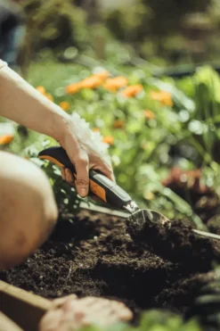 FISKARS Xact™ Blumenkelle zum Ein- und Umpflanzen