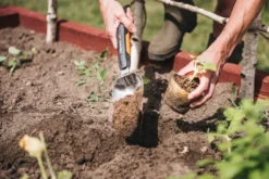 FISKARS Xact™ Blumenkelle zum Ein- und Umpflanzen