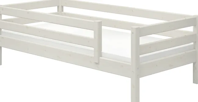 FLEXA Classic Bett 90x200cm mit 3/4 Absturzsicherung weiß lasiert