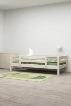 FLEXA Classic Bett 90x200cm mit 1/2 Absturzsicherung weiß lasiert