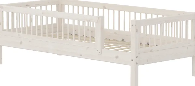 FLEXA Classic Einzelbett 90x200 cm mit 3/4 Streben Absturzsicherung weiß lasiert