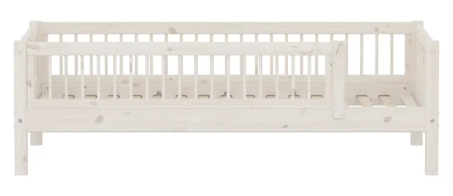 FLEXA Classic Einzelbett 90x200 cm mit 3/4 Streben Absturzsicherung weiß lasiert