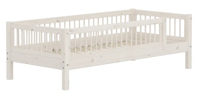 FLEXA Classic Einzelbett 90x200 cm mit 3/4 Streben Absturzsicherung weiß lasiert