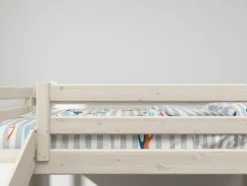 FLEXA Classic Halbhohes Bett mit Schrägleiter und Rutsche weiß lasiert Sale