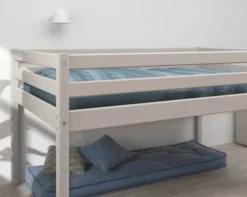 FLEXA Classic Halbhohes Bett 140x200cm mit senk. Leiter grau lasiert