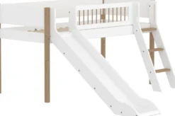 FLEXA Nor Halbhohes Bett mit Schrägleiter, Rutsche und Streben Absturzsicherung weiß/eiche