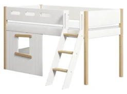 FLEXA Nor halbhohes Bett mit Schrägleiter und Baumhaus Panelen weiß/Eiche
