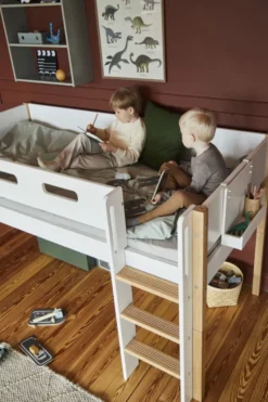 FLEXA Nor Halbhohes Bett mit Schrägleiter und Rutsche weiß/eiche