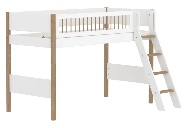 FLEXA Nor Mittelhohes Bett mit Schrägleiter und Streben Absturzsicherung weiß/eiche