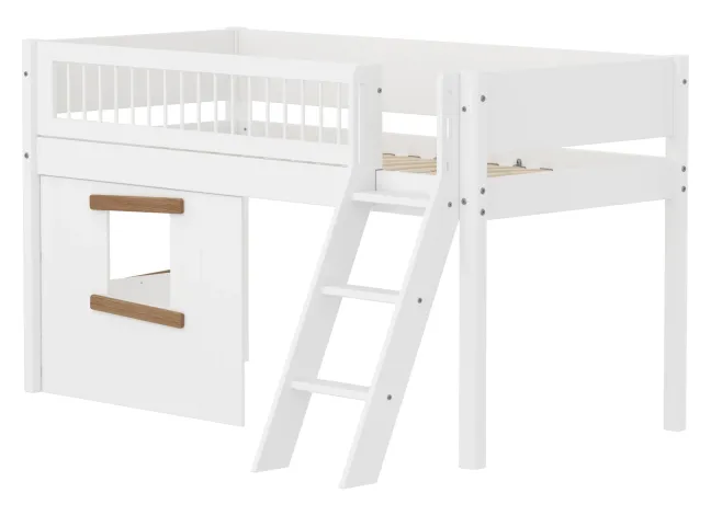 FLEXA White halbhohes Bett mit Schrägleiter, Baumhaus Panelen und Streben Absturzsicherung weiß/Eiche