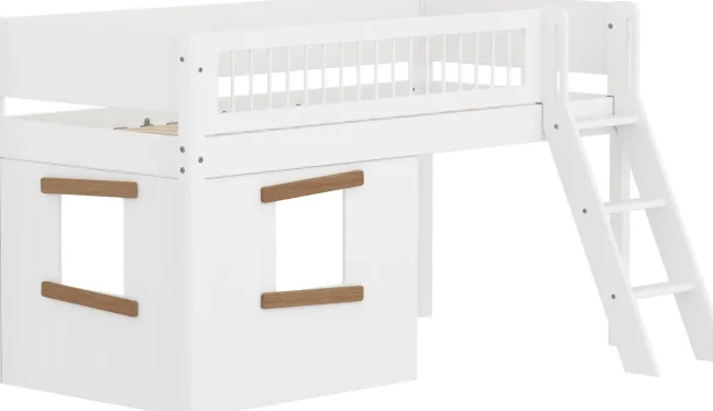 FLEXA White halbhohes Bett mit Schrägleiter, Baumhaus Panelen und Streben Absturzsicherung weiß/Eiche