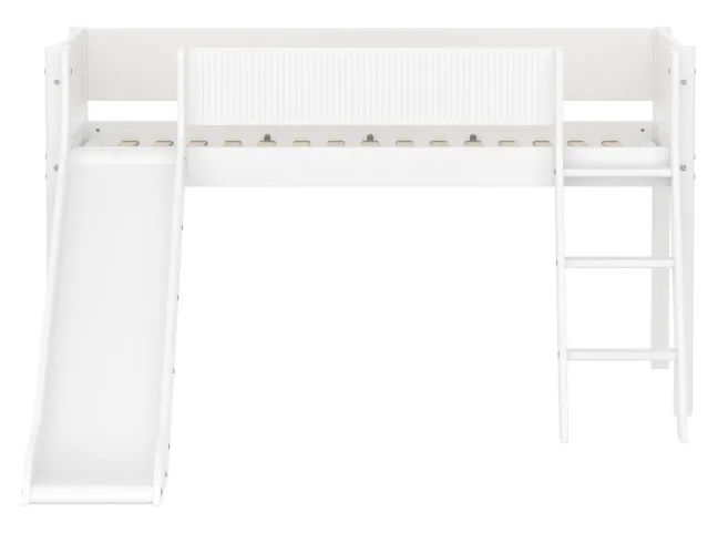 FLEXA White halbhohes Bett mit Schrägleiter, Rutsche und Rillen Absturzsicherung weiß