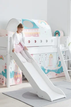 FLEXA White halbhohes Bett mit Schrägleiter und Rutsche weiß