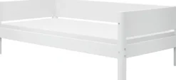 FLEXA White halbhohes Bett mit Schrägleiter weiß