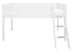 FLEXA White halbhohes Bett mit Schrägleiter weiß