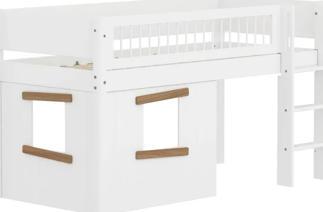 FLEXA White halbhohes Bett mit senkrechter Leiter, Baumhaus Panelen und Streben Absturzsicherung weiß/Eiche