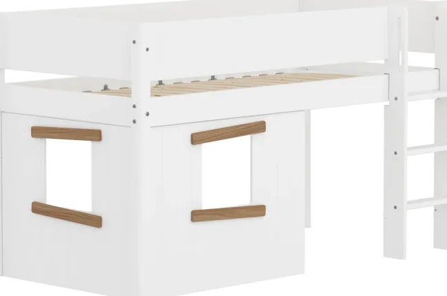FLEXA White halbhohes Bett mit senkrechter Leiter, Baumhaus Panelen und Rillen Absturzsicherung weiß/Eiche