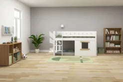 FLEXA White halbhohes Bett mit senkrechter Leiter und Baumhaus Panelen weiß/Eiche