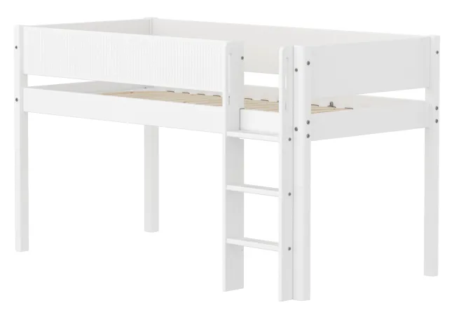 FLEXA White halbhohes Bett mit senkrechter Leiter und Rillen Absturzsicherung weiß