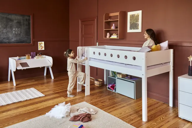 FLEXA White halbhohes Bett mit senkrechter Leiter weiß
