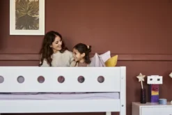 FLEXA White halbhohes Bett mit senkrechter Leiter weiß