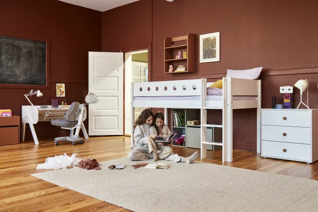 FLEXA White halbhohes Bett mit senkrechter Leiter weiß