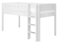 FLEXA White halbhohes Bett mit senkrechter Leiter weiß