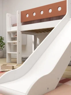 FLEXA White halbhohes Bett 90x200 cm mit senk. Leiter und Rutsche weiß/rotviolett Sale