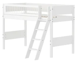 FLEXA White Mittelhohes Bett mit Schrägleiter und Streben Absturzsicherung weiß