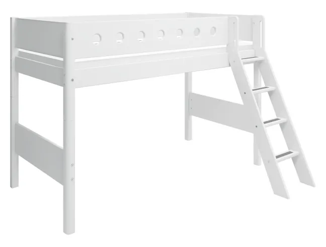 FLEXA White Mittelhohes Bett mit Schrägleiter weiß