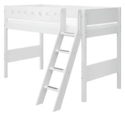 FLEXA White Mittelhohes Bett mit Schrägleiter weiß