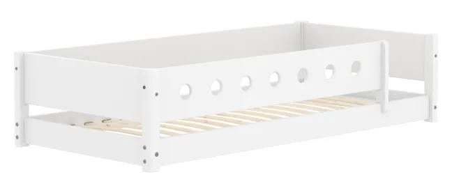 FLEXA White Montessori Bett 90x200cm mit 3/4 Abturzsicherung weiß