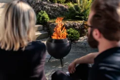 Höfats MOON 45 All Black Feuerkorb mit niedrigem Fuß schwarz