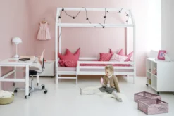 Hoppekids ECO Dream Hausbett 90x200cm mit 3/4 Absturzs. und kleiner Leiter weiß