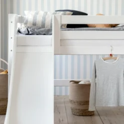 Hoppekids ECO Luxury Halbhochbett 90x200cm mit Rollrost, Rutsche und Schrägleiter weiß