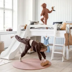 Hoppekids ECO Luxury Halbhochbett 90x200cm mit Rollrost, Rutsche und Schrägleiter weiß
