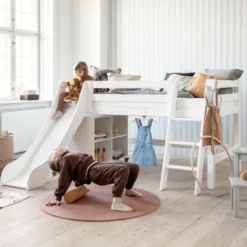 Hoppekids ECO Luxury Halbhochbett 90x200cm mit Rollrost, Rutsche und Schrägleiter weiß