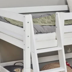 Hoppekids ECO Luxury Halbhochbett 90x200cm mit Rollrost und Schrägleiter weiß