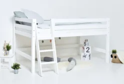 Hoppekids ECO Luxury Halbhochbett 120x200cm mit Rollrost und Schrägleiter weiß