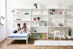 Hoppekids Storey Regalkombination 100cm mit Bett 90x200cm, 4 Einlegeböden und Tischplatte weiß