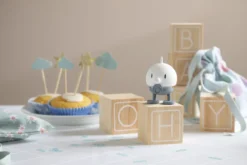 Hoptimist® Wackelfigur Baby Bumble S blau