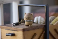 Hoptimist® Wackelfigur Katze Eiche braun