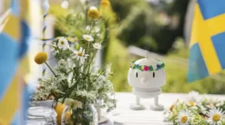 Hoptimist® Wackelfigur Mittsommer Bumble S weiß