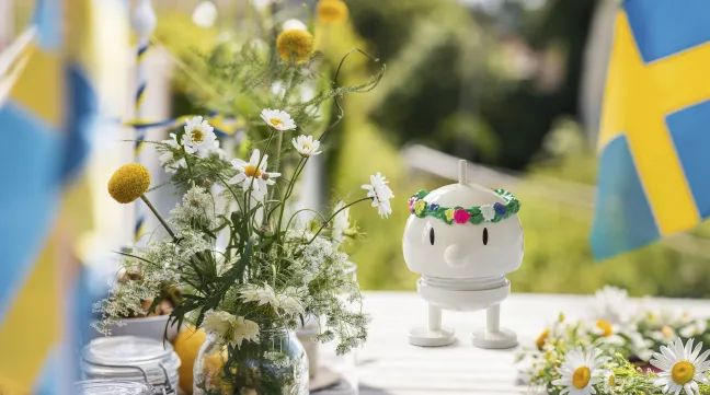 Hoptimist® Wackelfigur Mittsommer Bumble S weiß