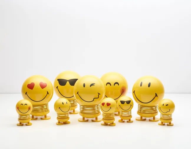 Hoptimist® Wackelfigur Smiley Love S gelb