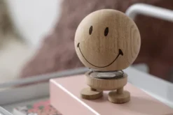 Hoptimist® Wackelfigur Smiley M Eiche braun