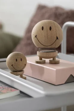 Hoptimist® Wackelfigur Smiley S Eiche braun