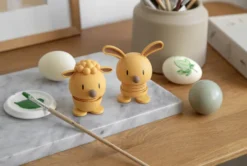 Hoptimist® Wackelfigur Soft Hase S gelb