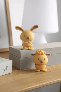 Hoptimist® Wackelfigur Soft Hase S gelb