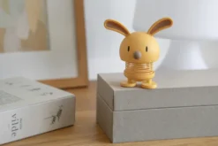 Hoptimist® Wackelfigur Soft Hase S gelb
